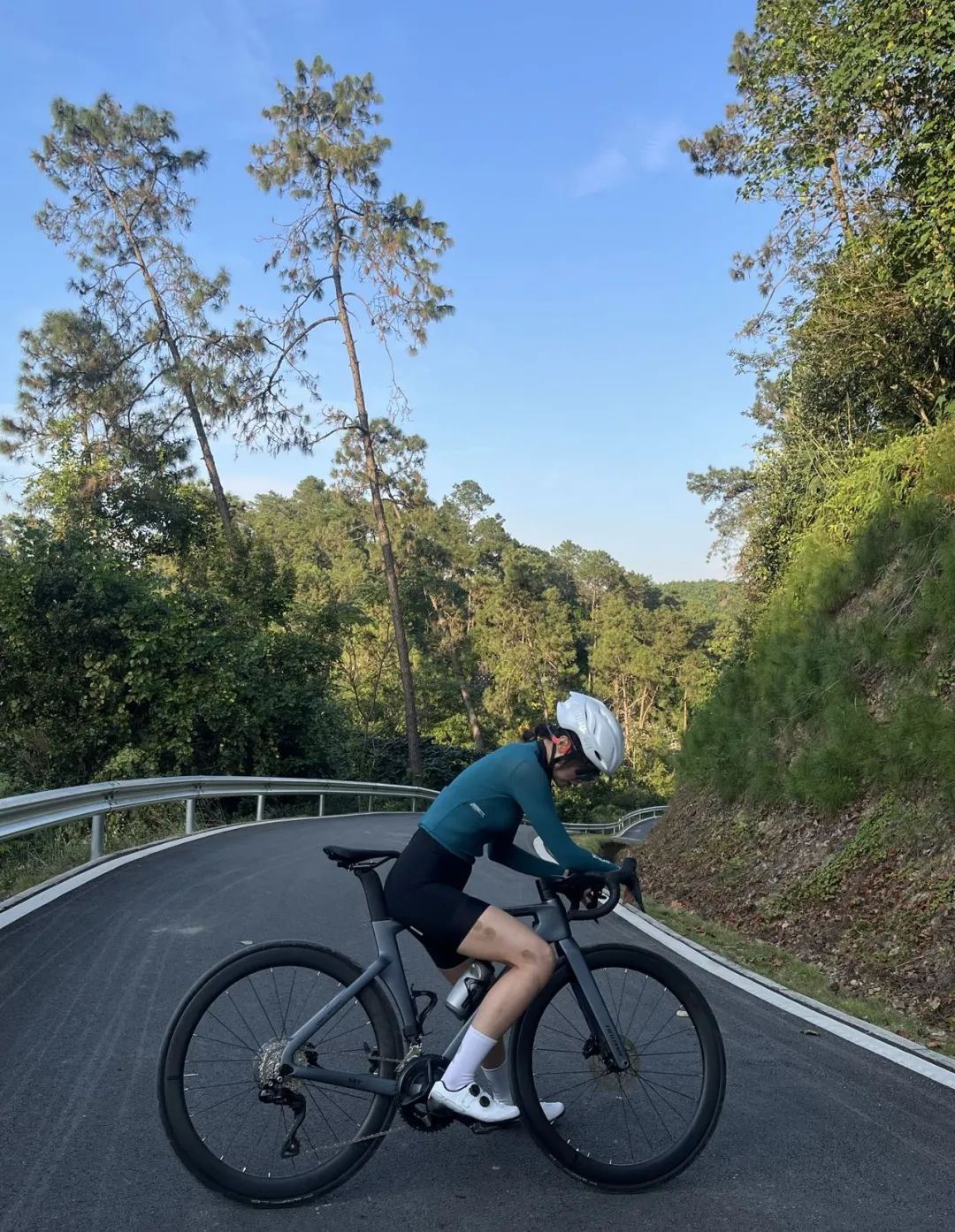 Novice Tips: Do You Know the Safe and Efficient Downhill Techniques?