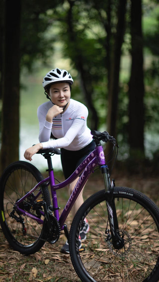 Falling in Love with Road Bicycles: Chasing Speed and Freedom(doubao assisted)