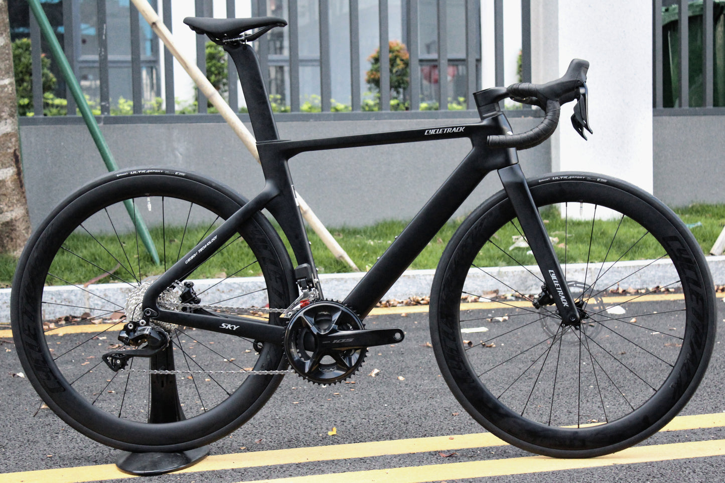 Cycletrack Sky Shimano 105-R7170 Di2 EDS Internal Cable T800  24 Speed Full Carbon Road Bike